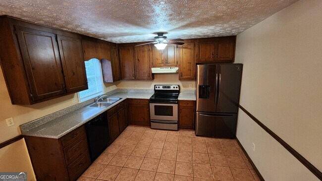 Foto del edificio - 263 Russell Dr