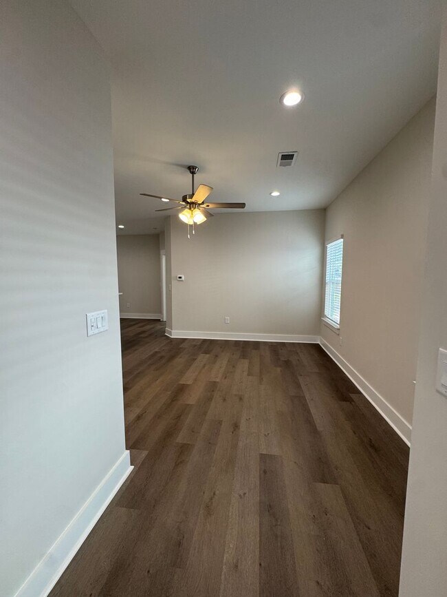 Building Photo - 111 Brawley Villas Pl