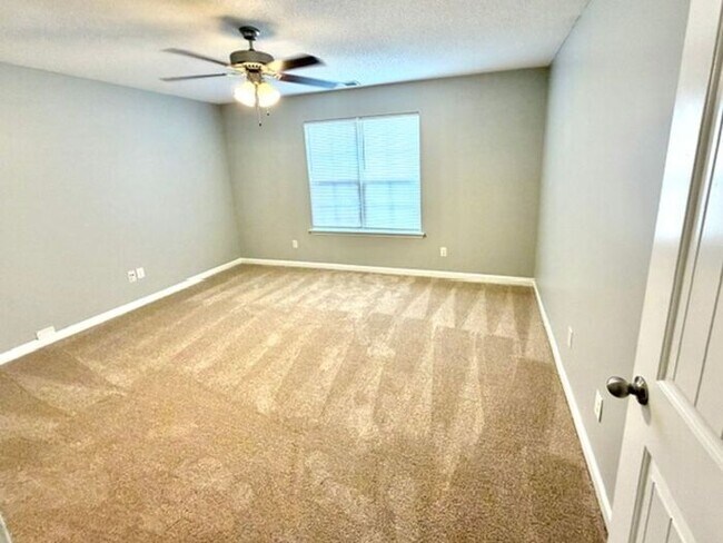 Foto del edificio - Southeast Memphis 3 Bedroom 2 Bath Home, 2 Car Garage and Fenced Yard