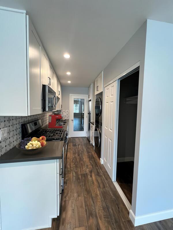 Foto del edificio - 1803 E Chevy Chase Dr