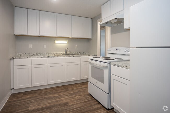 2BR, 2BA - 864SF - Kitchen - The Cottages at Sanford Court