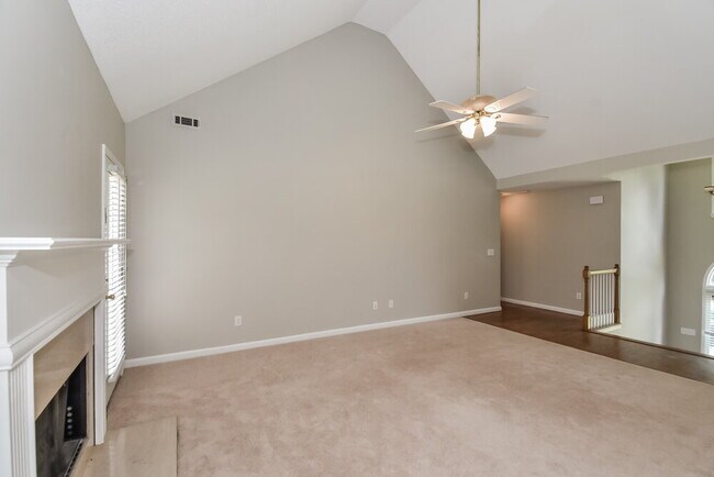 Foto del edificio - 155 Byington Dr