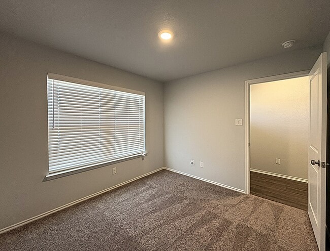Foto del edificio - 1202 Lexington Dr
