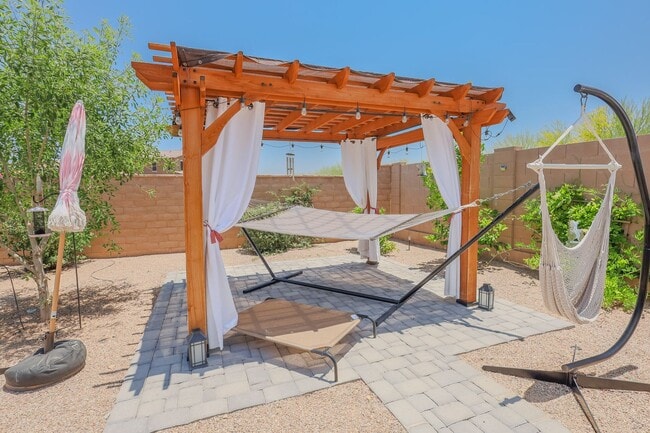 Building Photo - LA ESTANCIA!!  2 STORY HOME!!4 Bedroom 2.5...