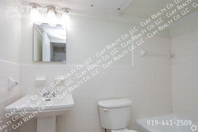 Building Photo - 206 S Elm St