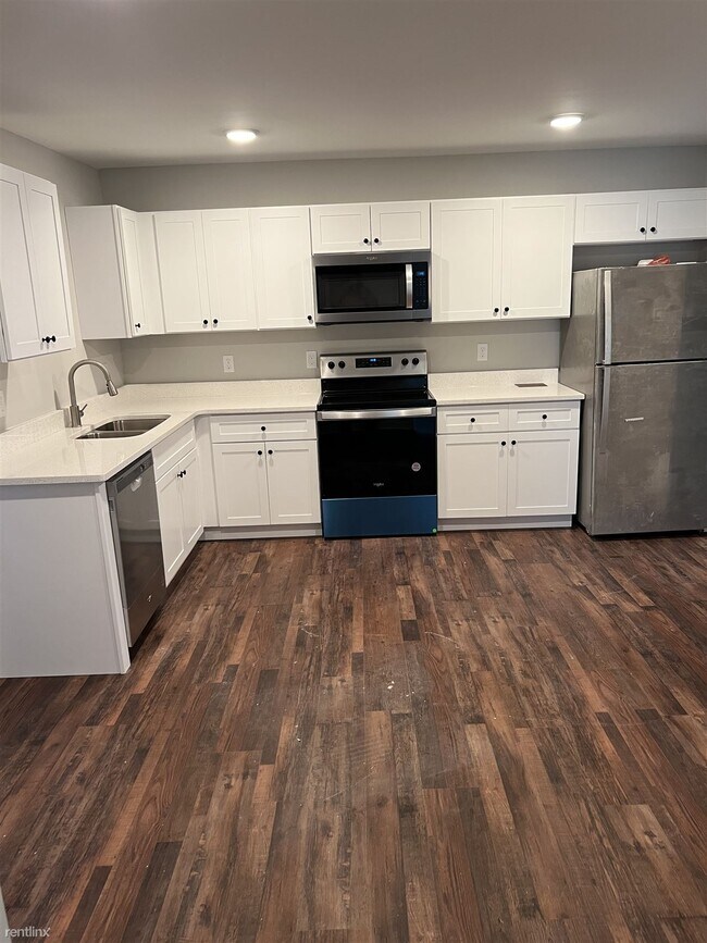 Building Photo - 3 br, 2 bath Duplex - 109 Morgan Avenue No...