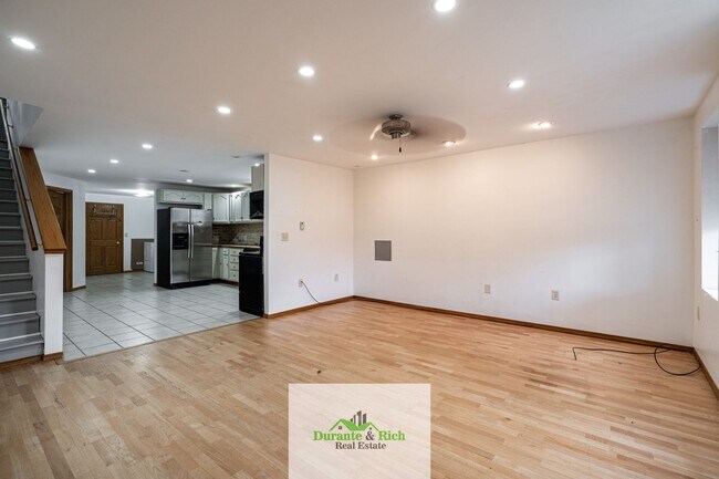 Foto del edificio - Beautiful 3 Bedroom 2 Bath Single Family H...