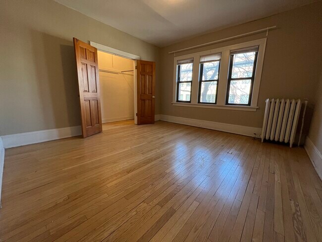 Building Photo - 2529 E Webster Pl