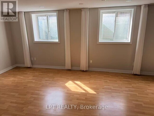 Building Photo - 50 Royal Gala Crescent