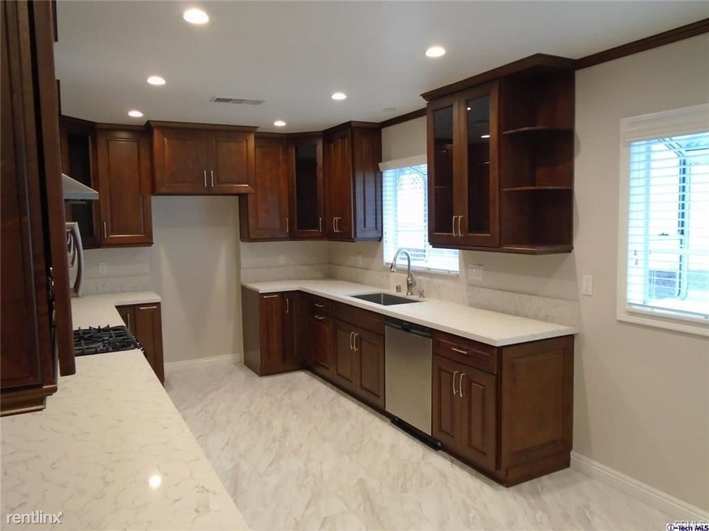 Primary Photo - 3 br, 2 bath House - 1654 Sheridan Rd
