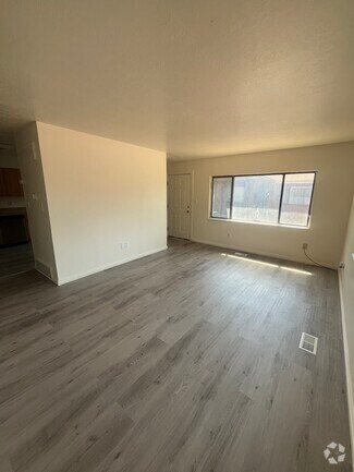 Building Photo - 445-800 800 N St