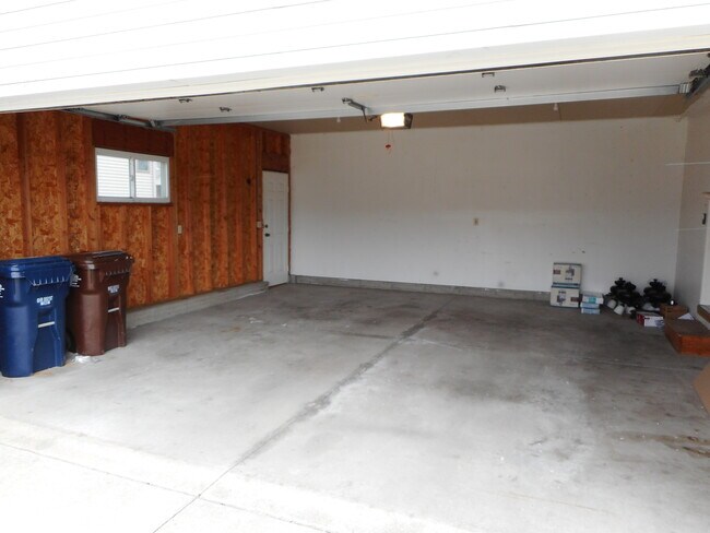 Foto del edificio - 125 Rosewood Ln S