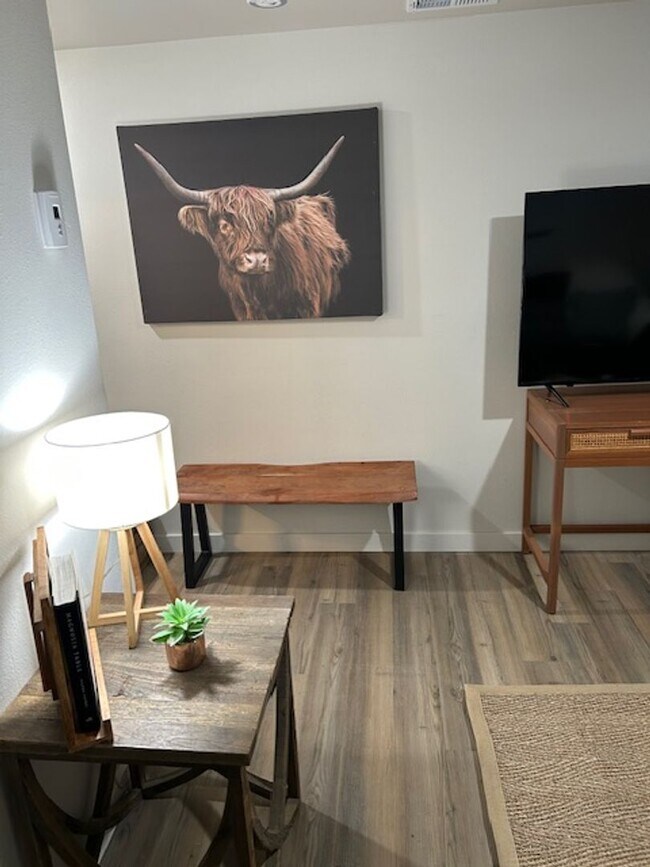 Foto del edificio - Charming 1-Bedroom, 1-Bath House Fully Furnished- All Utilites Included