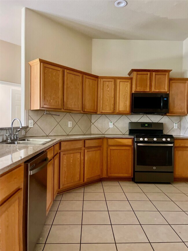 Foto del edificio - 7014 Raven Cliffs Ln