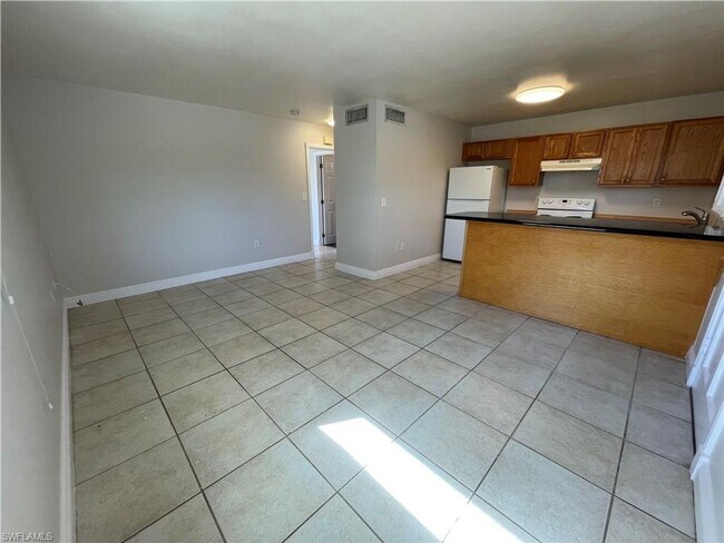 Foto del edificio - ANNUAL RENTAL - POINCIANA - 1 BED/1 BATH
