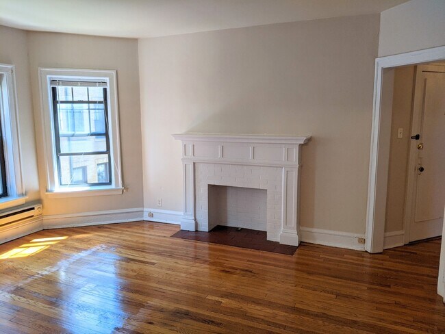 Building Photo - 931 Forest Ave