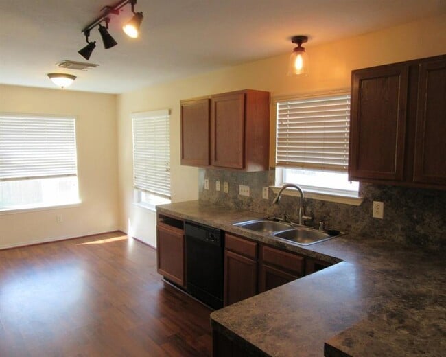 Foto del edificio - 14122 Noahs Landing Ln