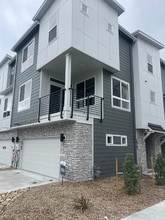 Building Photo - 10562 Domeykite Vw