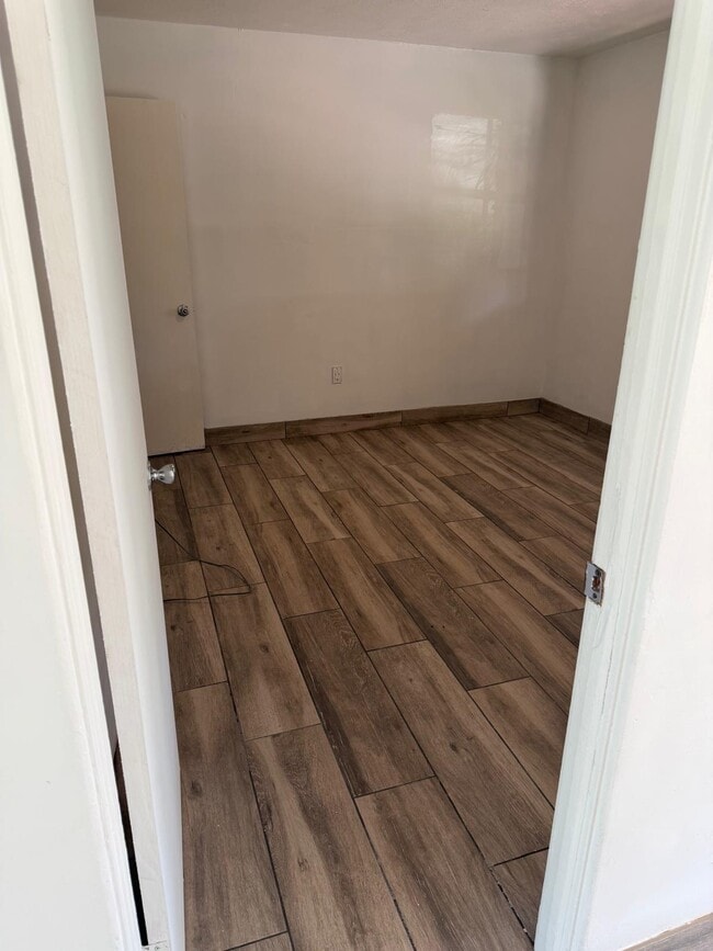 Building Photo - 6323 Ravinnia Dr