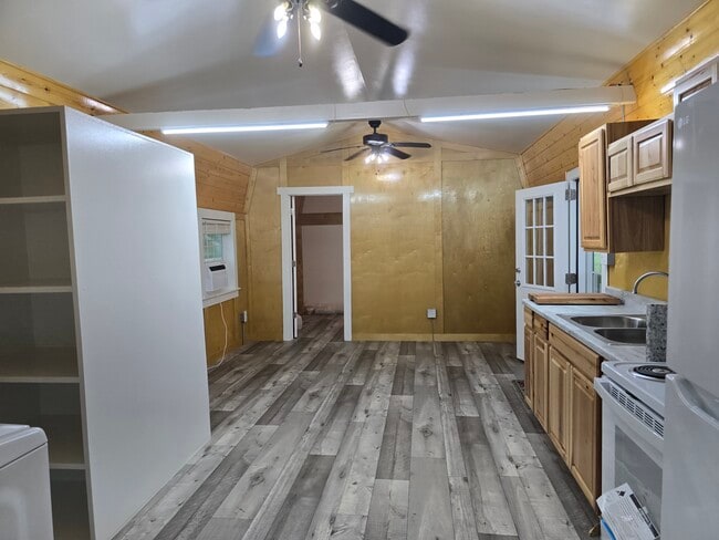 Building Photo - 1949 Antioch Church Rd