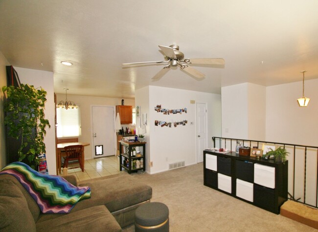 Foto del edificio - 4 Bedroom with HUGE shaded back deck, HUGE...