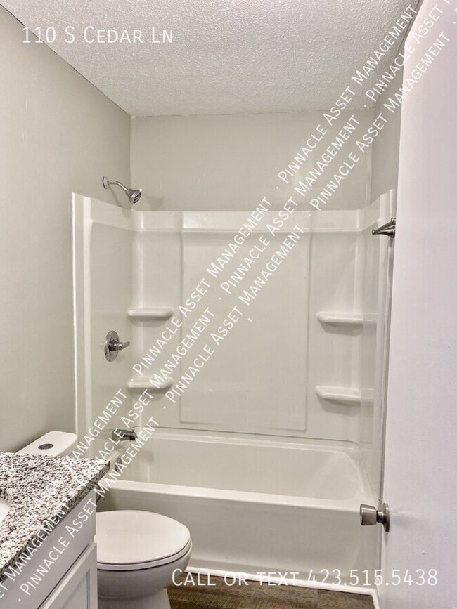 Building Photo - 110 S Cedar Ln