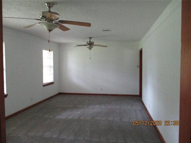 Building Photo - 125 Lazy Ln