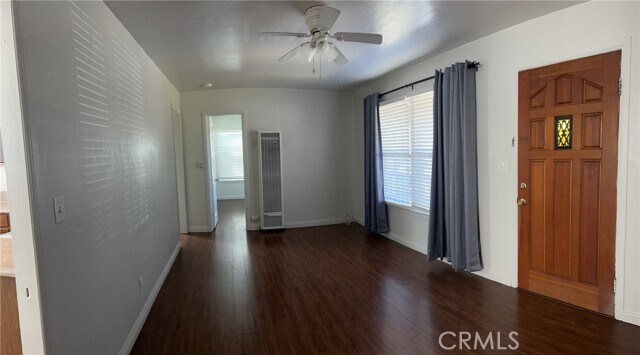 Foto del edificio - 690 E Cypress Ave