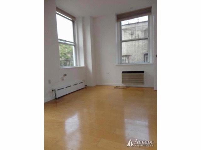 Foto del edificio - 223 2nd Ave