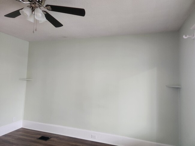 Building Photo - 216 S 4th St