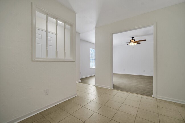 Building Photo - 1732 Talmadge Rd