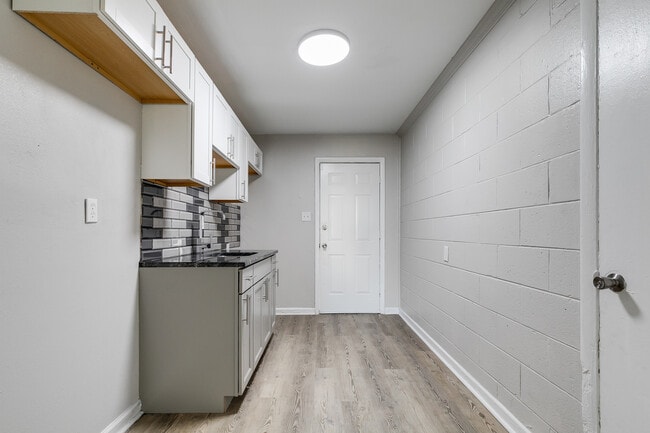 Building Photo - 1901-1915 Whitcomb