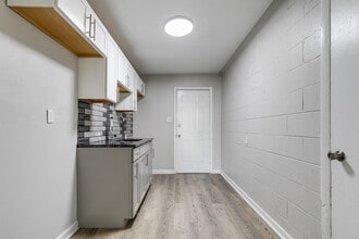 Building Photo - 1901-1915 Whitcomb