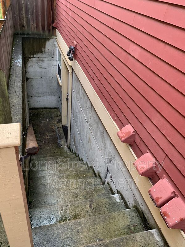 Photo - 532 NE Sumner St Apartment