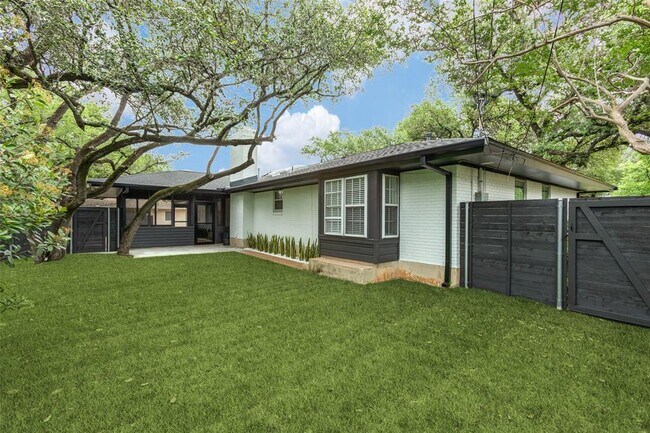 Foto del edificio - 1700 Barton Hills Dr