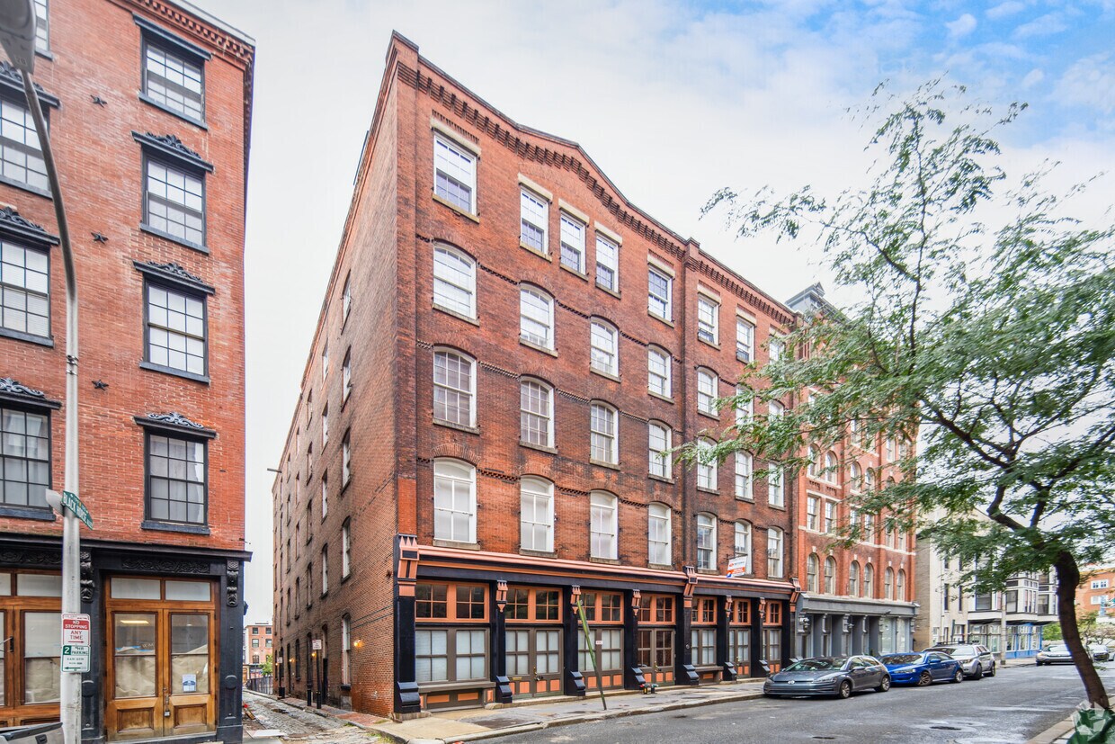 Black Horse Condo Apartments in Philadelphia, PA