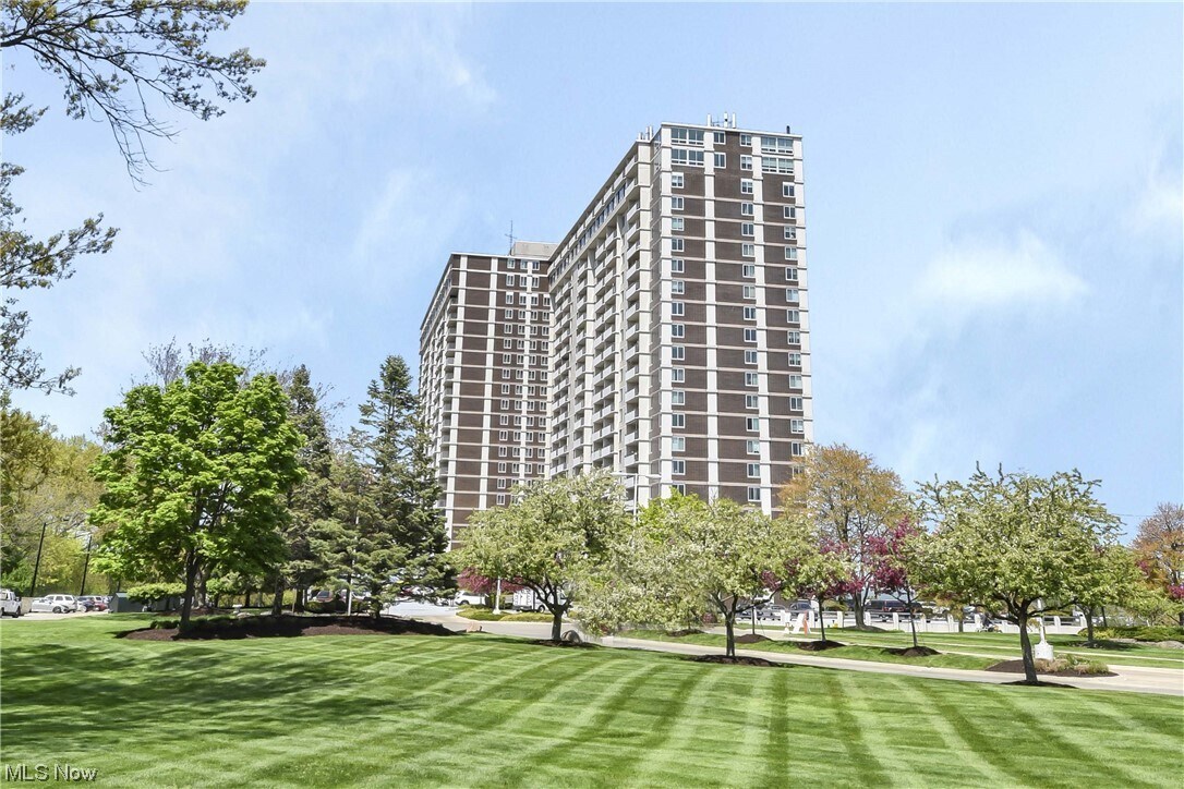 12900 Lake Ave Unit 801, Lakewood, OH 44107 Condo for Rent in