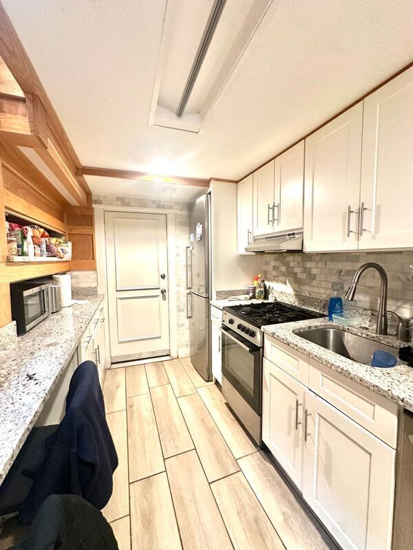 Building Photo - 1840 W Cermak Rd