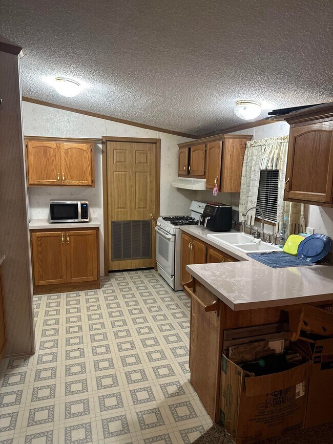 Foto del edificio - 800 Lang Farm Rd