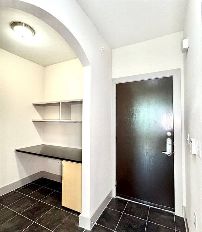 Building Photo - 3660 Richmond Ave.