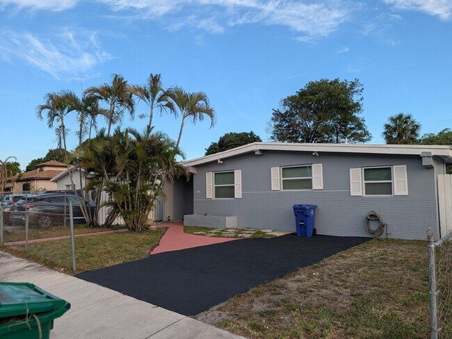 Foto del edificio - 2990 NW 7th Ct