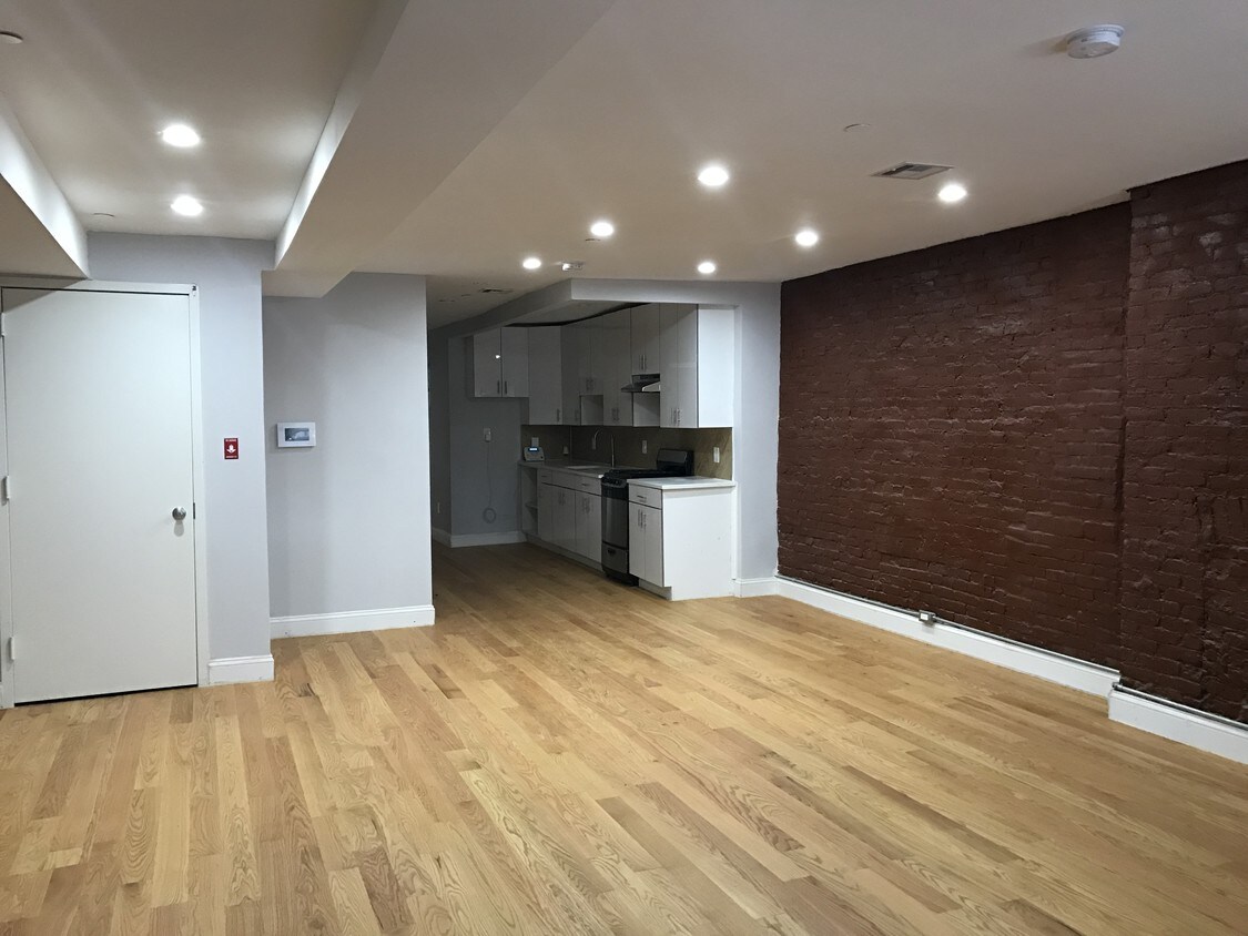 Foto principal - 356 Marion St