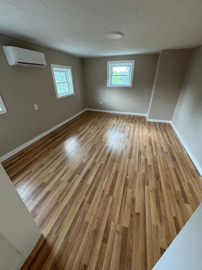 Building Photo - West 2nd Street Duplex