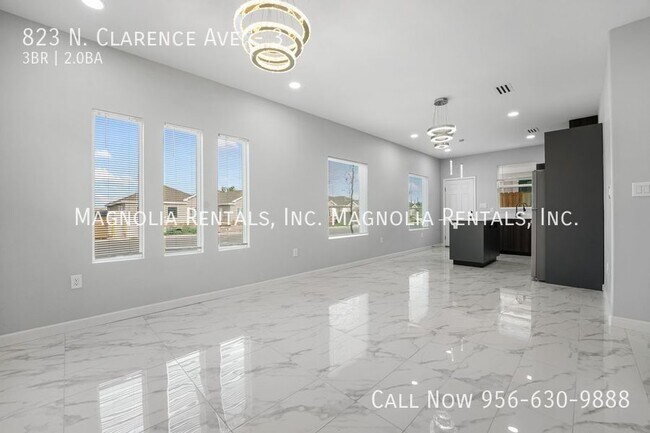 Foto del edificio - 823 N Clarence Ave