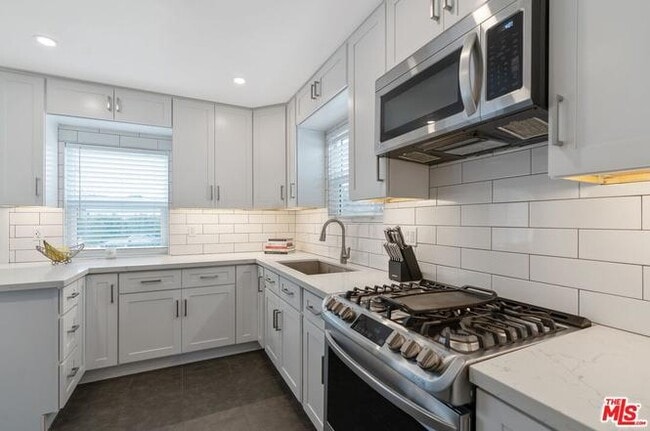 Foto del edificio - 15220 Morrison St