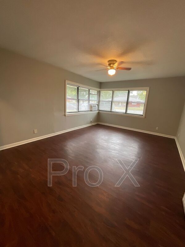 Foto del edificio - 126 E 13th St