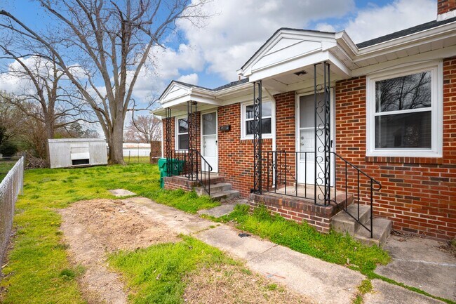 Building Photo - Charming 2 Bedroom Colonial Heights Rental...