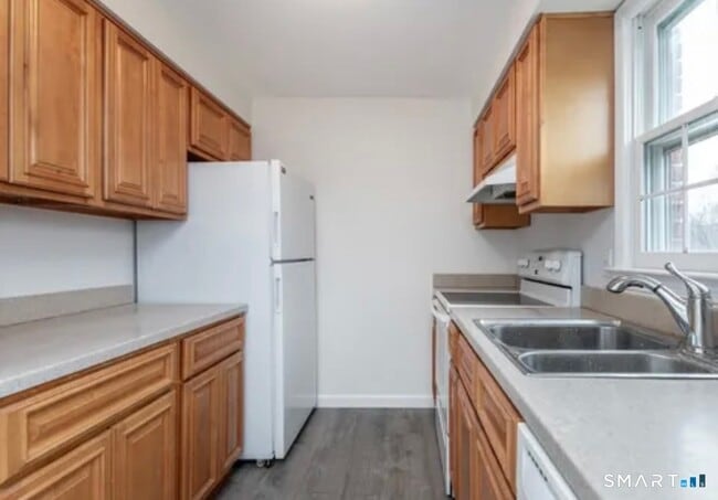 Foto del edificio - 114 Old Farms Ln