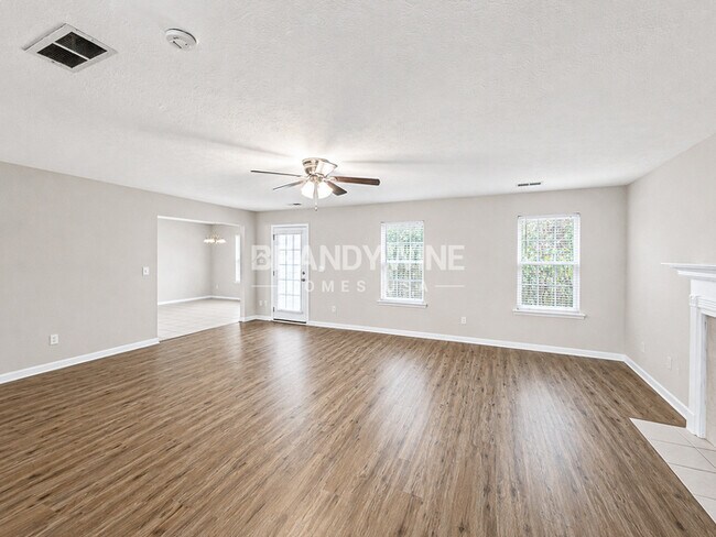 Building Photo - 1737 Summit Creek Way