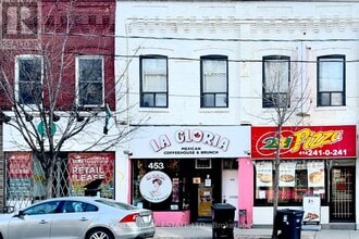 Building Photo - 451 Parliament St